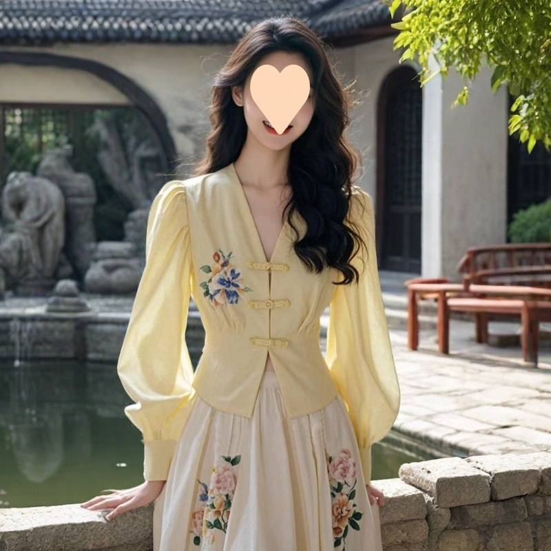 新中式国风早秋新款两件套通勤中长款绣花衬衣半身裙修身套装外搭