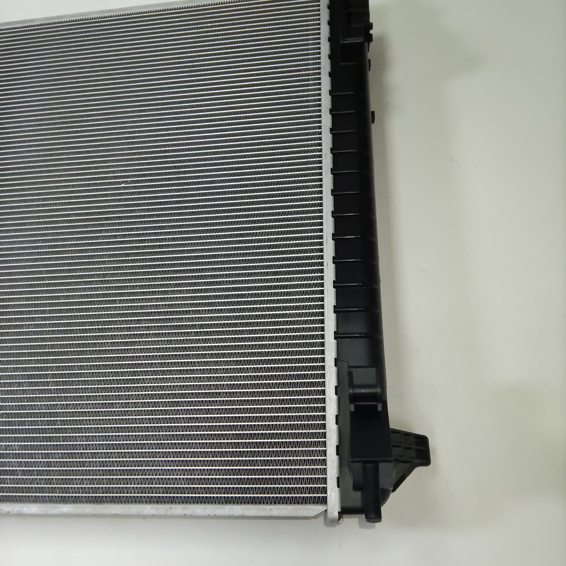 Suitable for 2013-2020 Maserati Quattroporte 3.0t Radiator Water Tank Model Number 670038340/670