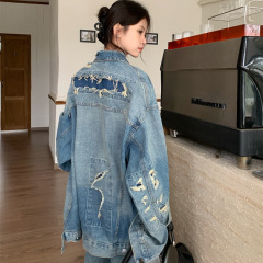 重工はデザイン感があります。ゆったりしたデニムコートです。