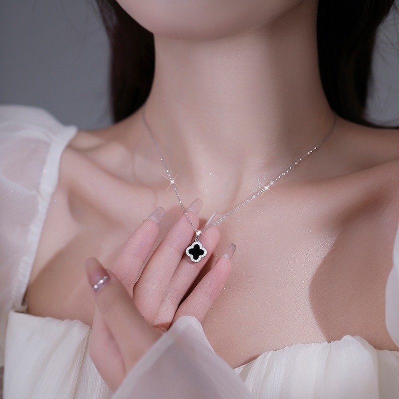 Xiaohongshu 同じスタイルのジルコン 4 花びらフラワーブレスレットライト高級シンプルなハイエンドブレスレットファッショナブルで多用途なハンドジュエリー卸売女性|undefined
