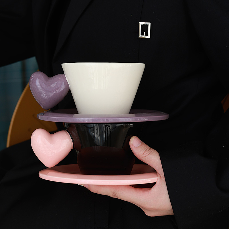 Tazas de café creativas en forma de corazón, plato de oficina en el hogar, tazas de cerámica de alto valor, regalo de cumpleaños para parejas