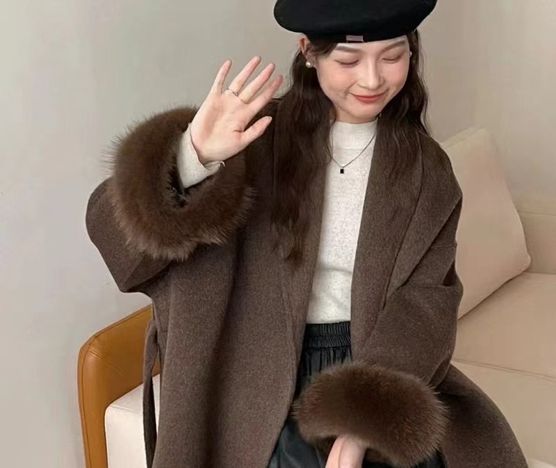 雰囲気のバスローブの長いタイプのウールの両面のラシャのコートの女性の高級な秋冬は本当にキツネの毛のコートを取り外します。