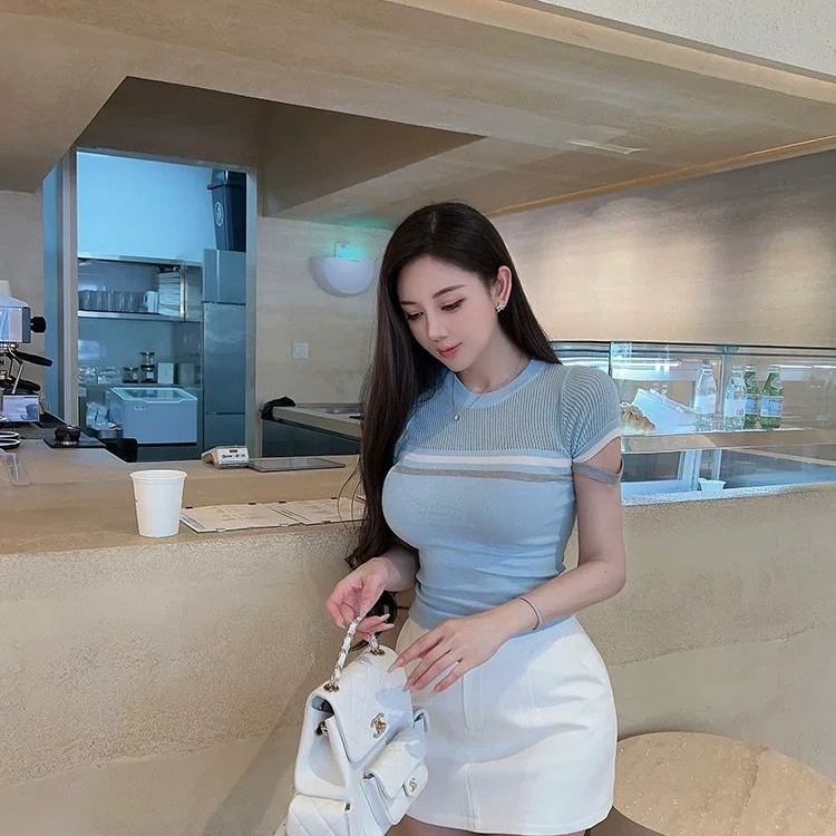 Old Money Style Design, Niche Waist-Cinching Slimming Knit Top for Women, Short-Sleeved Semi-Transparent Fitted Inner Wear, Sweet and Spicy Girl Style Top