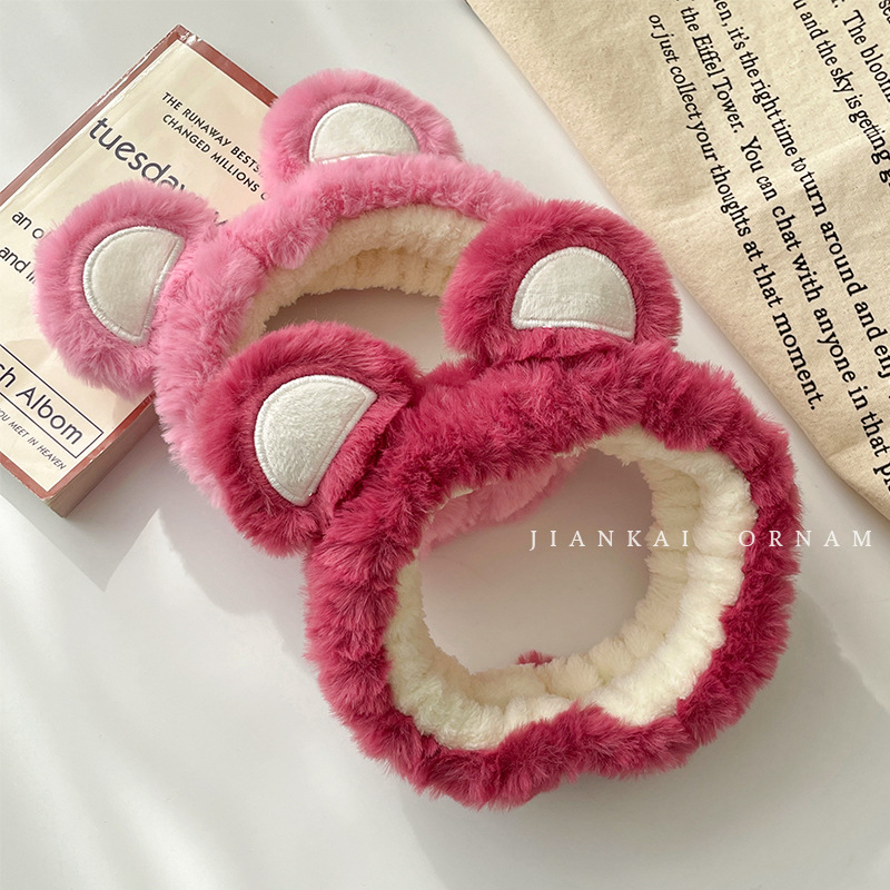 Oso de fresa diadema de felpa Mujer cara lavado banda de pelo diadema Internet celebridad 2022 otoño e invierno nuevo paquete de pelo horquilla tocado