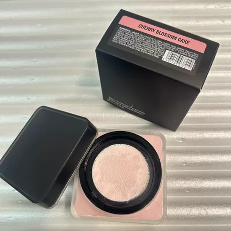 New huda loose powder cherry blossom