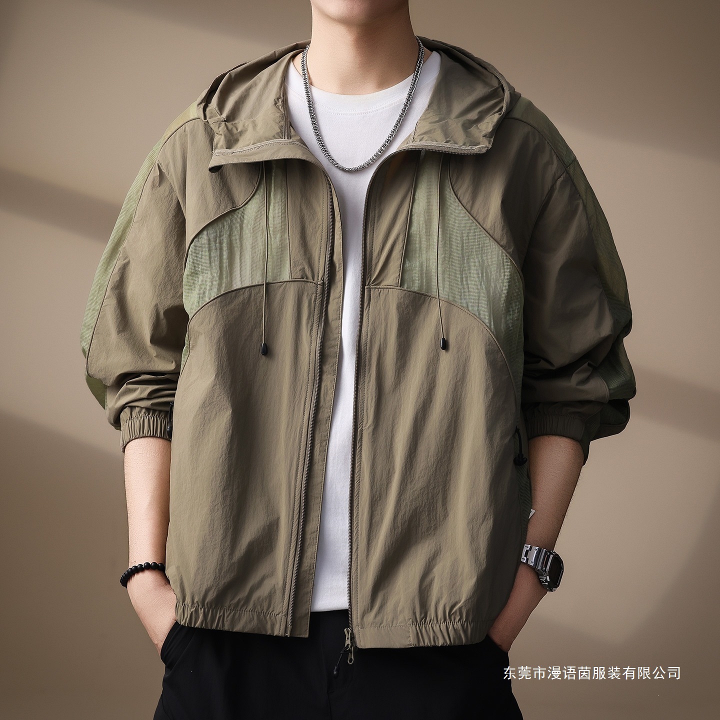 Men's Outdoor Mountain Style Hooded Sun Protection Jacket 2025 Summer Thin Quick-Drying Jacket Sports Casual Windbreaker Green