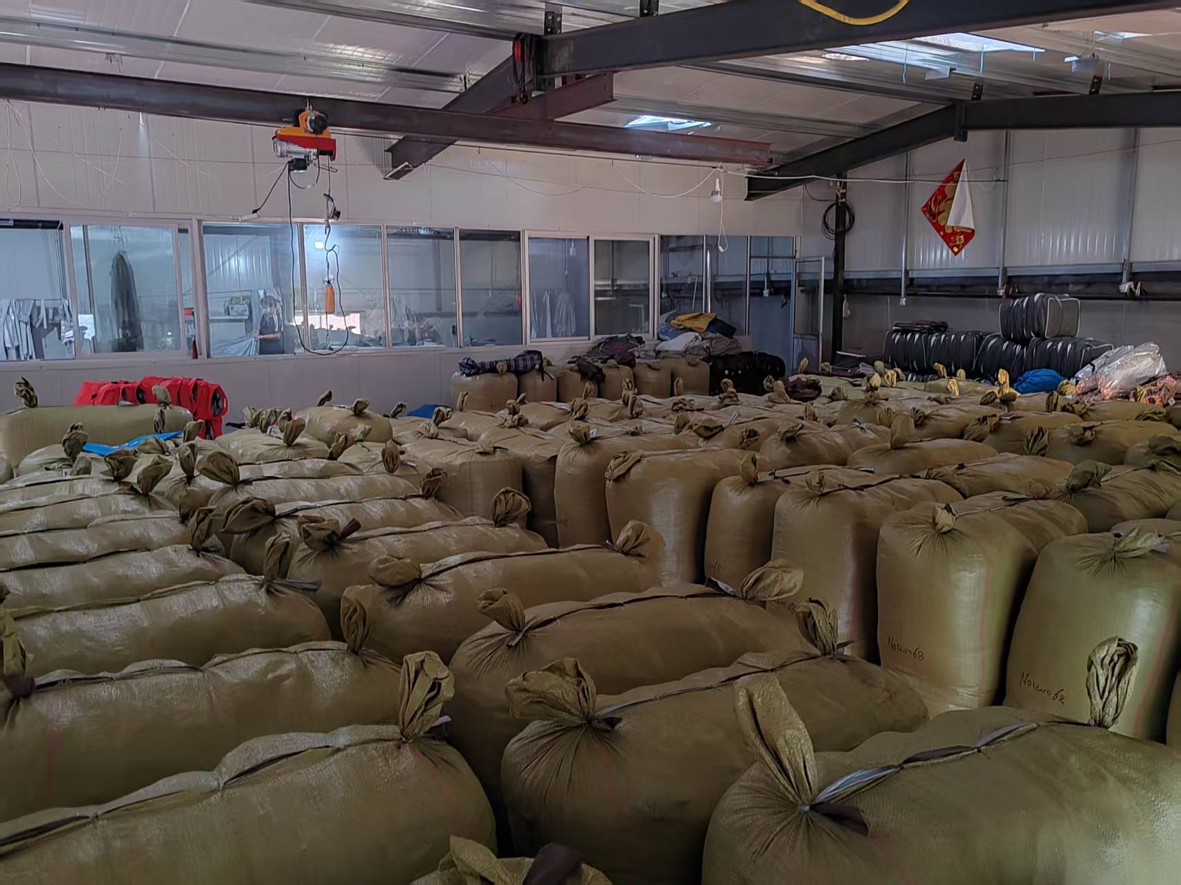 Car Cover, Car Hood, Full Car Protection Against Sun, Rain, Snow, Dust, and Bird Droppings, Suitable for All Seasons