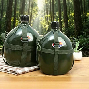 Old-fashioned military green aluminum kettle with thickened strap, suitable for labor protection, military training, outdoor sports, large capacity, convenient for summer camp