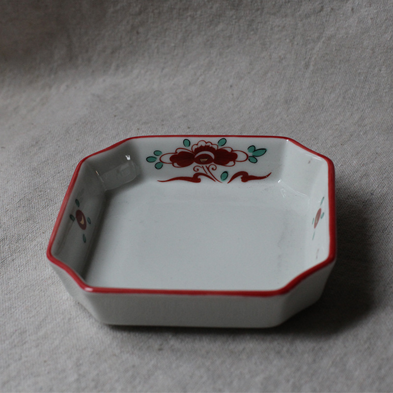 Eight-sided shallow mouth plate, diameter 10.5, height 2.5cm