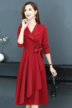 白枕鹤秋季新款风衣女中长款年时尚韩版过膝连衣裙流行秋冬外