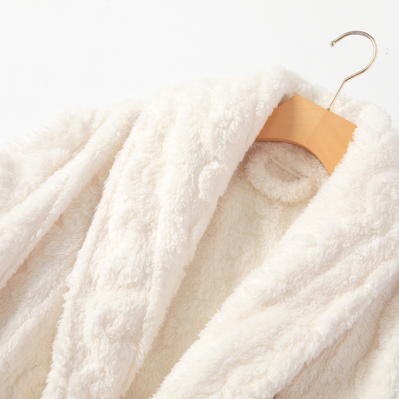 En stock Otoño e Invierno jacquard coral vellón espesado polar caliente de los hombres y las mujeres camisón espesado Albornoz pareja Pijamas