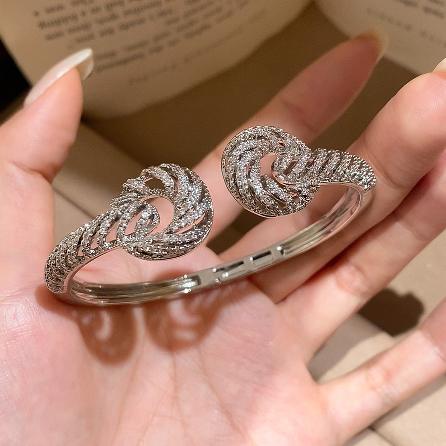 El temperamento francés arco de zircon pulsera de doble capa dulce ins pulsera de viento lujoso ligero de alto nivel sensación de joyas versátiles para mujeres