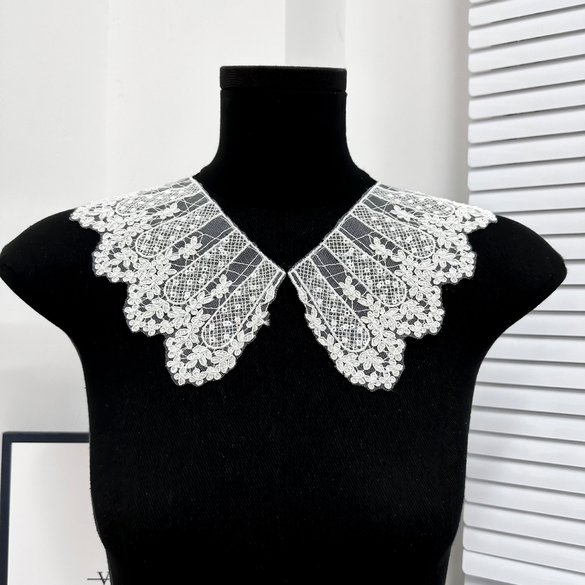 Blanco bordado encaje mujer falso traje conjunto corbata decoración vestido collar encaje collar falso collar frente