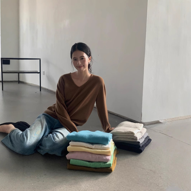 On Line Korean Seamless One-Piece V-Neck Pullover Woolen Sweater for Women 2025 Autumn and Winter Bottoming Shirt for Women A005