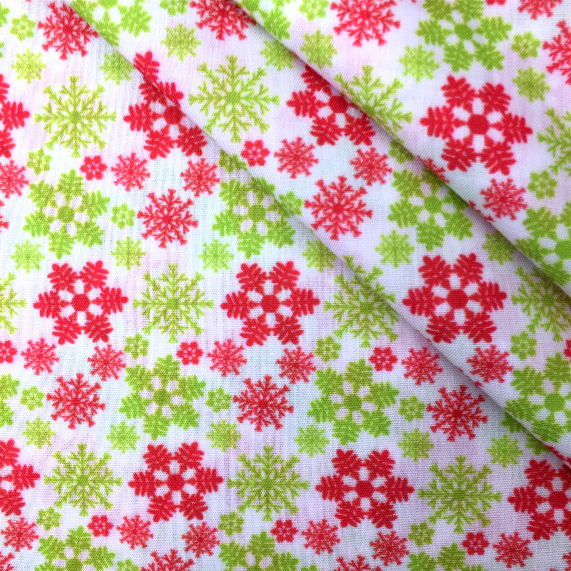 クリスマス雪花模様の薄いポリエステル綿や四面弾ニット生地のプリント生地手作りdiyシャツスカート服装生地