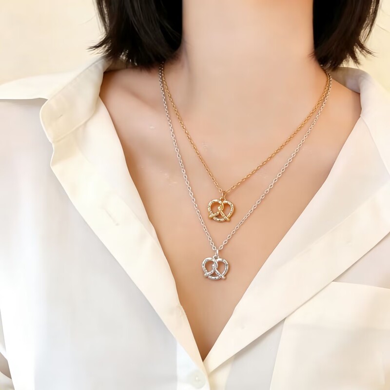 Korean-Style Simple Alkaline Water Knot Bread Necklace, Niche High-End Feel, Heart-Shaped Rope, Light Luxury Minimalist Design Choker, Clavicle Chain Korean-Style Simple Alkaline Water Knot Bread Necklace, Niche High-End Feel, Heart-Shaped Rope, Light Luxury Minimalist Design Choker, Clavicle Chain