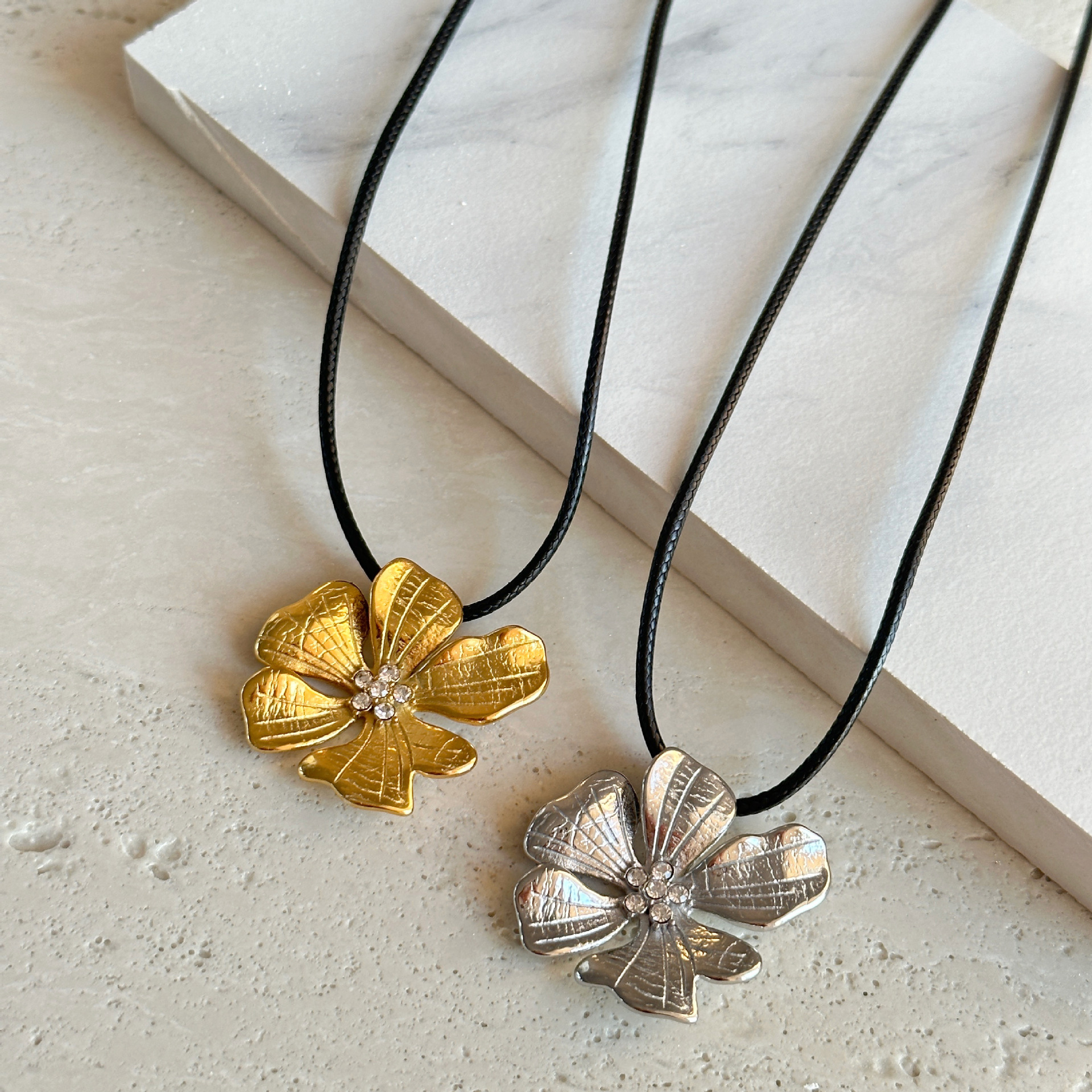 Leather Rope Chain Material Wholesale Jewelry Retro Flower Leather Rope Titanium Steel Zircon 18K Gold Plated Plating Inlay Pendant Necklace