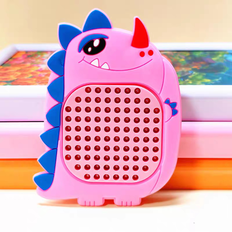 Llavero de dibujos animados creativo Tablero de dibujo magnético, laberinto de cuentas para caminar, descompresión, mochila escolar de juguete, puesto colgante, pequeño regalo al por mayor