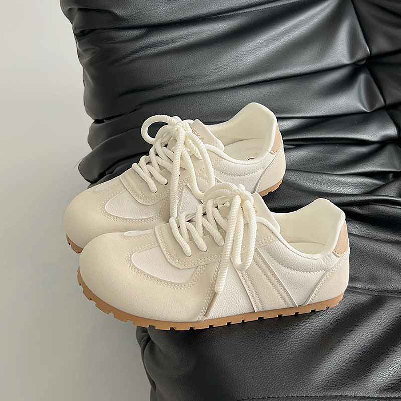 Casual retro Commuter 2025 nuevo estilo primavera y otoño ligero fondo delgado deportes todo fósforo punta redonda fondo plano puff zapatos de entrenamiento alemán para mujer
