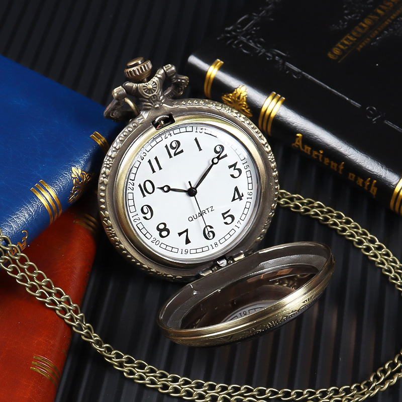 Men's Pocket Watch Retro Portable Classic Flip Cover Badge Nostalgic Mechanical Quartz Clock Gift