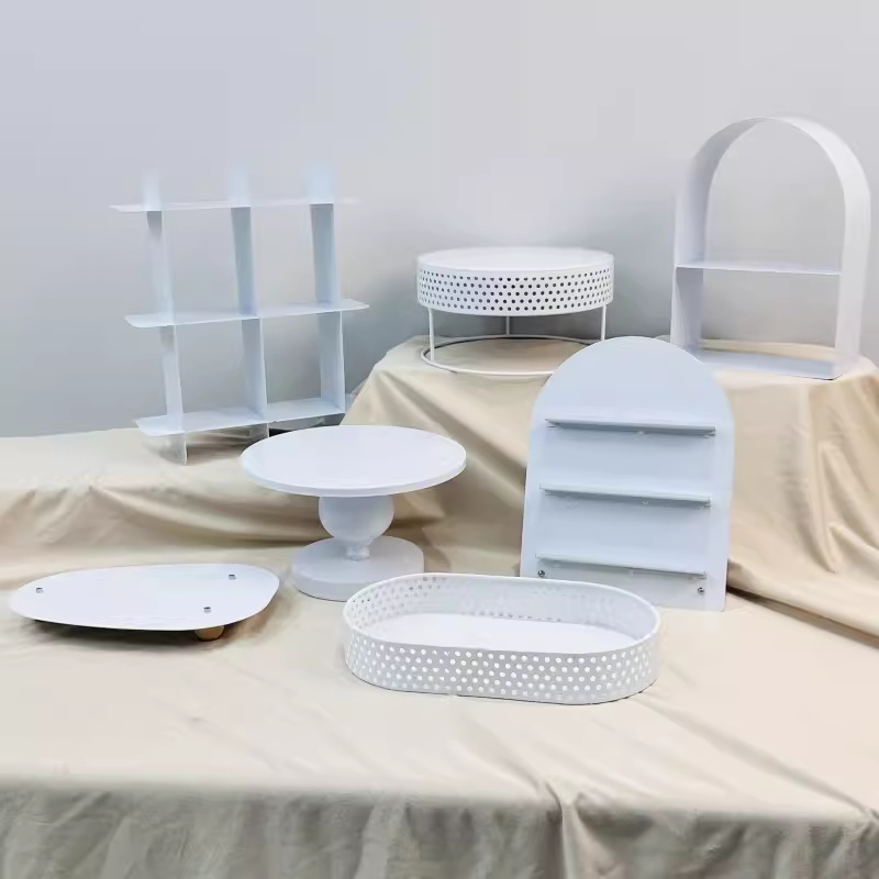 Tabla de postres de estilo blanco decoración estante de exhibición de bodas decoración estante de pastel de cumpleaños bandeja de refrigerio de hierro forjado