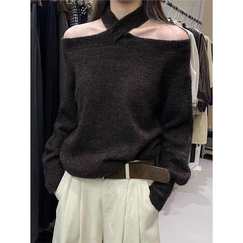 一字肩挂脖针织衫女秋季高级感毛衣早秋韩系穿搭chic别致露肩上衣