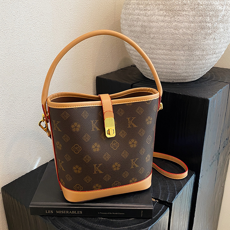 High-End Versatile Bucket Bag 2026 New Women's Retro Print Large-Capacity Stylish Shoulder Crossbody Bag