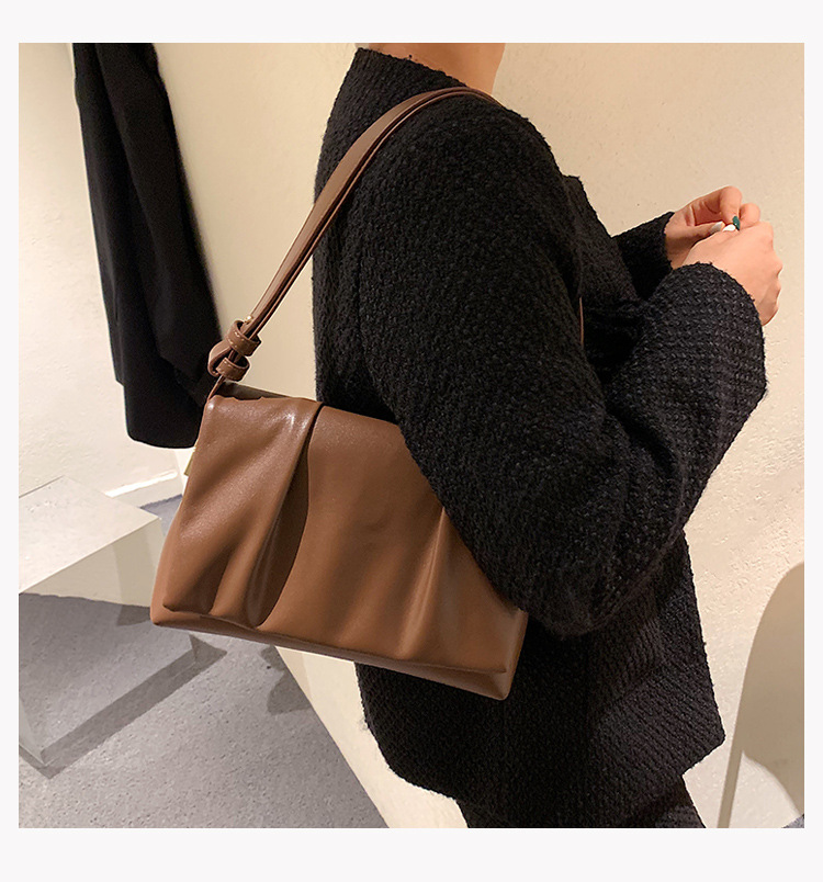 Retro Small Bag 2021 New Trend Simple Fashion Solid Color Messenger Bag Autumn One-shoulder Armpit Small Square Bag display picture 15