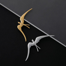 欧美复古新款金属动物胸针 轻奢高级感百搭服装燕子别针配饰批发