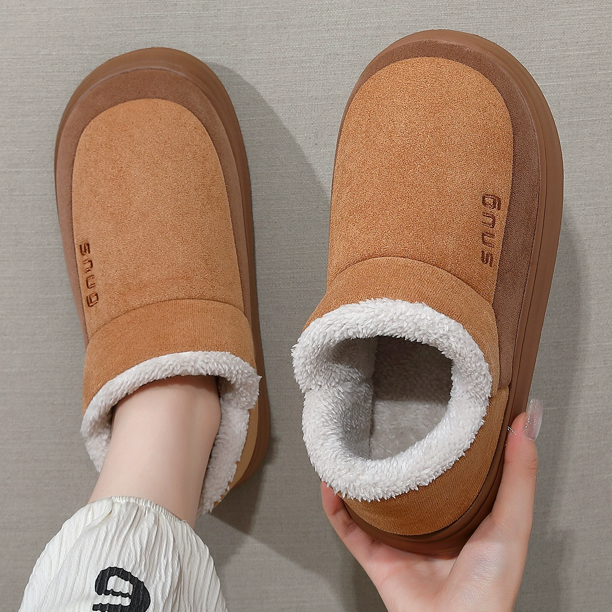 Низкие снежные сапоги зимой теплые хлопчатобумажные тапочки женские комнатные домашние плюшевые нескользящие хлопковые тапочки мужские зимние оптом