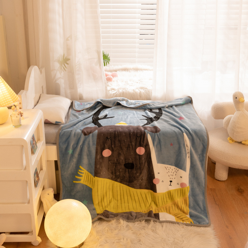 작은 회색 사슴과 작은 흰 토끼