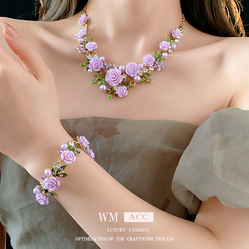 Collar de perlas con flores dulces y hojas de diamantes, temperamento de moda, collar de clavícula, nicho de vacaciones, decoraciones para mujeres