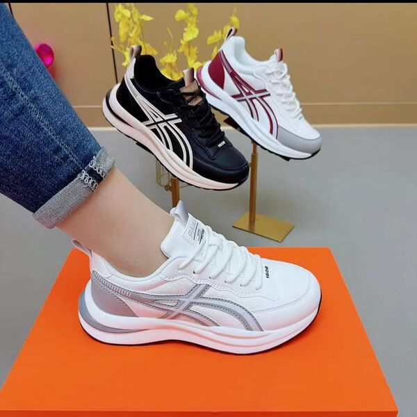 Lightweight ultra light breathable running sneakers for leisure