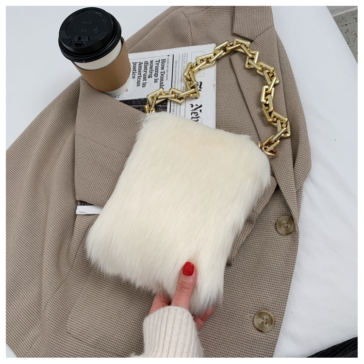 Plush Small Bag Women's Bag 2021 New Cute Fashion Autumn And Winter Fur Chain Shoulder Bag Underarm Bucket Bag display picture 13