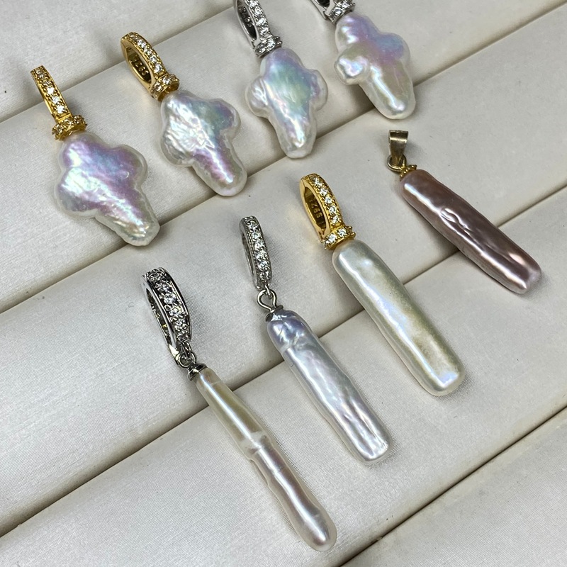 Organic universal pendant from pearl