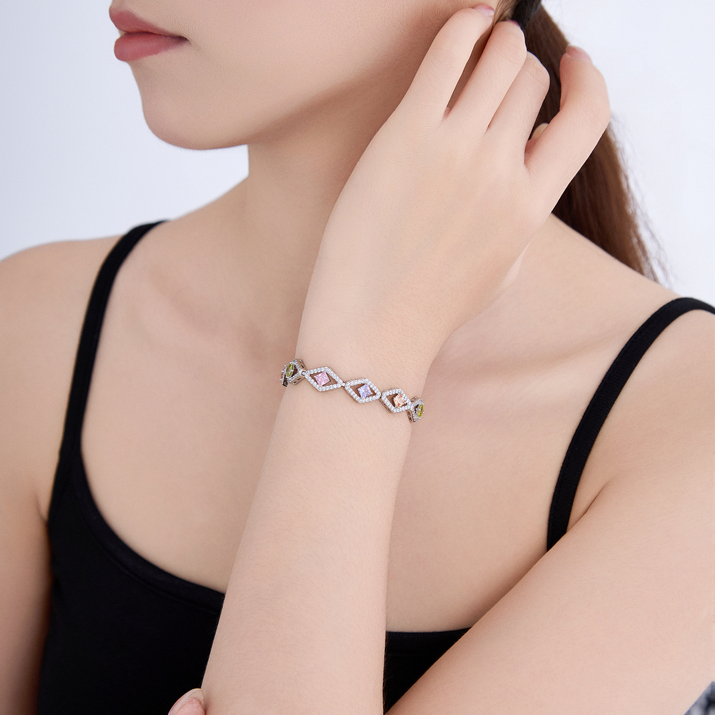 Pulsera Geométrica de Rombo de Aleación de Cobre para Mujer image 4