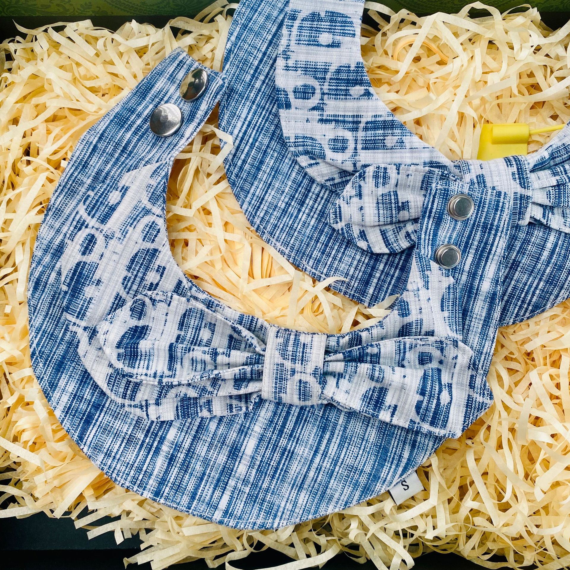 Marca de moda toallas de saliva para perros mascotas collares para perros pequeños Malzi Steady Bears Schnauzer