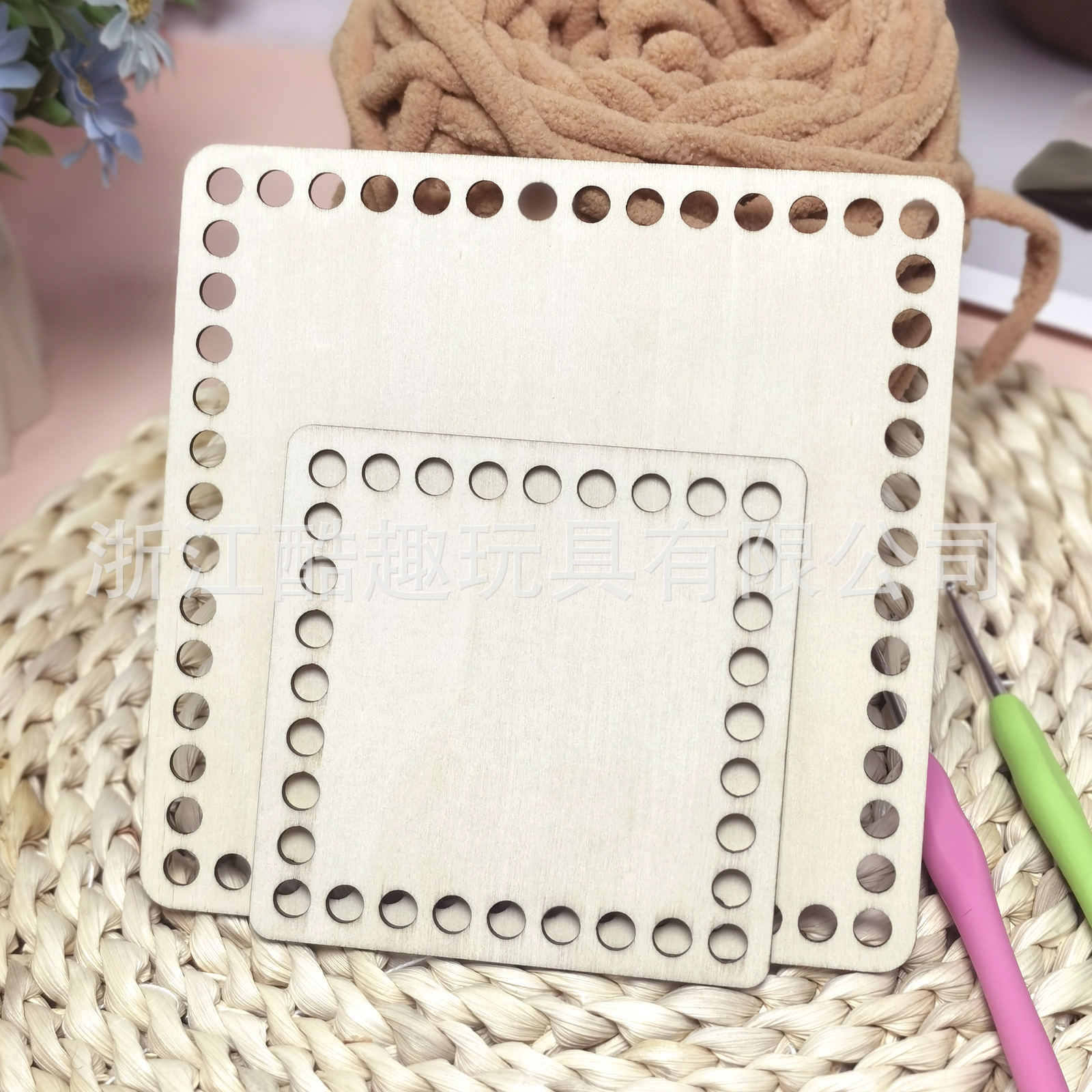 Foreign trade wooden bag mini canvas fixed frame DIY round wooden board small embroidery frame perforated.