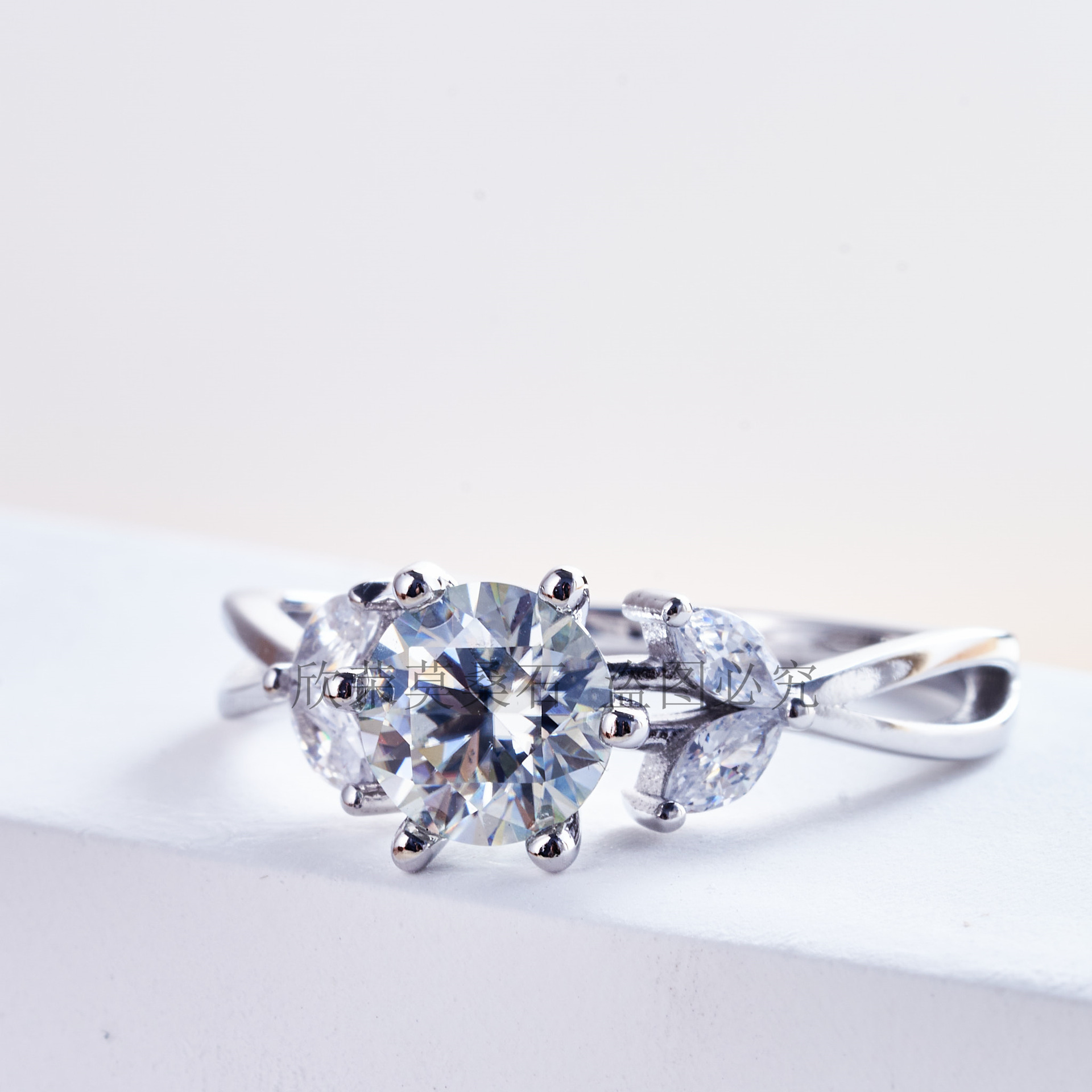 Nuevo anillo de plata esterlina 925 mujer platino platino anillo de bodas flor caliente 1 quilate anillo de diamante de mosaico