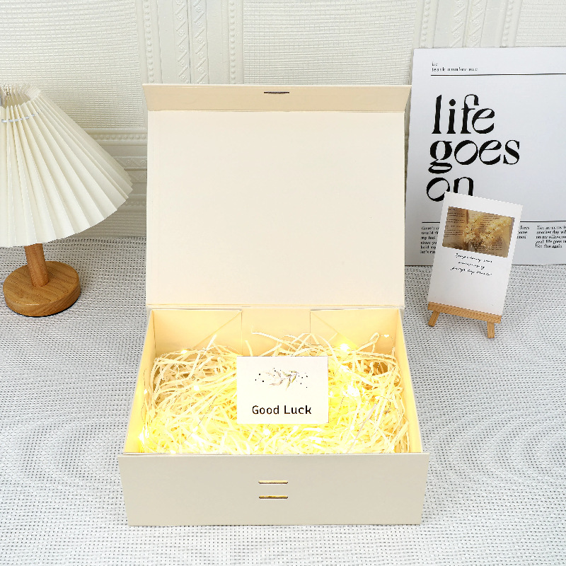 Caja de papel plegable simple transfronteriza en existencia, caja de regalo con tapa magnética abatible, personalizable con impresión de logotipo.
