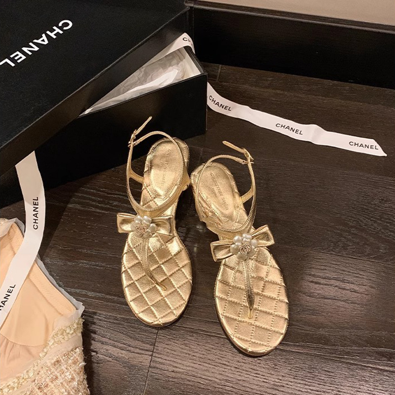 El mismo estilo de Su Yinyin Moonlight Wonderland ~ Pequeña fragancia flor de diamantes de imitación con chanclas chanclas planas sandalias femeninas