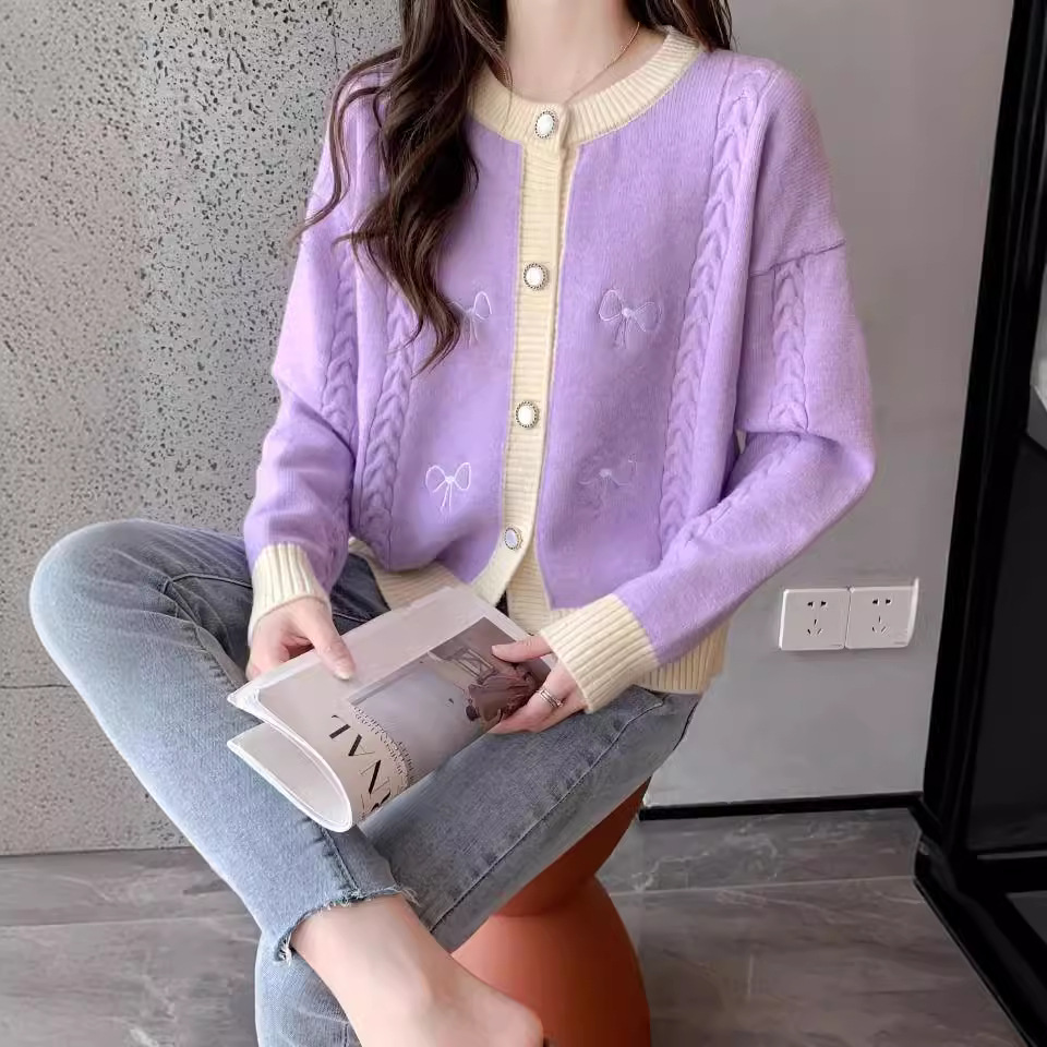 24 Dongpuyuan nuevo suéter de punto de moda coreano de cuello redondo de manga larga arco de color multi-botón