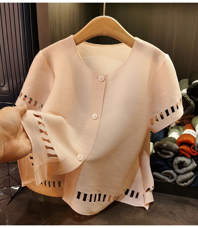 Áo cardigan nữ cổ tròn tay ngắn dáng rộng khoét lỗ xếp ly — Màu đen, Màu hồng, Màu mơ chi tiết 12