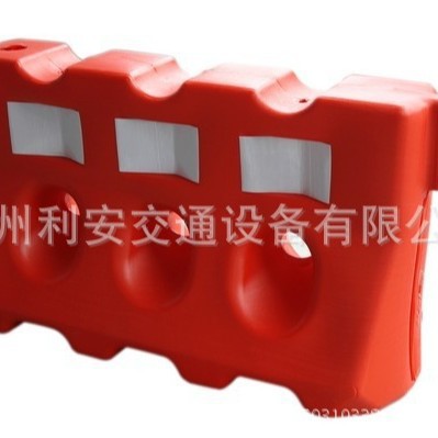 供应高品质三孔水马 water filled traffic barrier