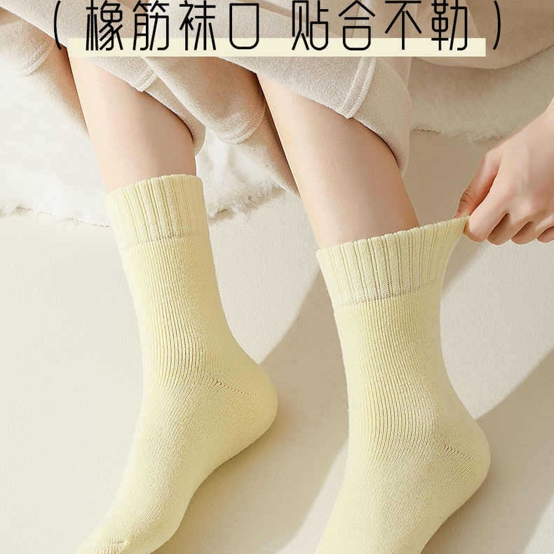 カシミヤの靴下の女性の月子の靴下の秋冬の中で靴下とベルベットの厚い保温の睡眠の靴下のぬいぐるみの長い筒の床板の靴下