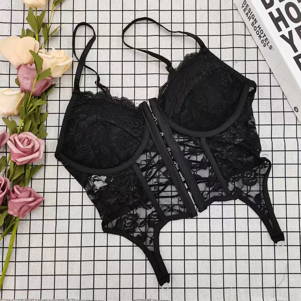 INS moda sexy europea y americana sin espalda correa cruzada correa de encaje de las mujeres irregulares pecho halagador chica caliente chaleco superior