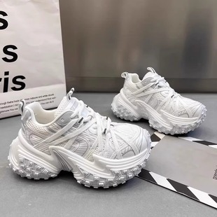 ���������݆̥����ϵ�ЬŮ2025�����¿�ٴ����e�\��Ь͸��W��