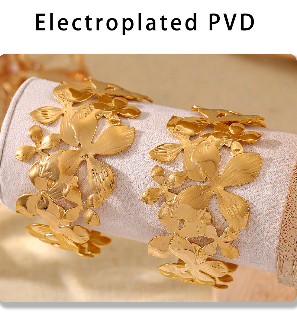 Offenes Armband mit quadratischer Zuckerblumenstruktur aus farbechtem Titanstahl, modisches und extra breites Armband_voghion.com