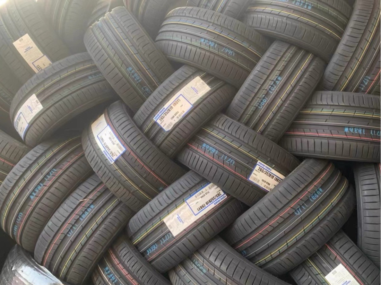 Toyo Tires 225/45R17 255/40R17 215/50R18 Are Suitable for Mercedes-Benz W203