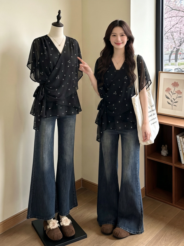 Áo thun nữ cổ V chấm bi đen thắt eo phong cách trẻ trung — màu đen